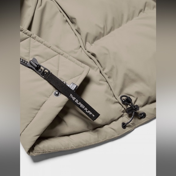 Aritzia The Super Puff™ - cliMATTE™ Original - Picture 15 of 16